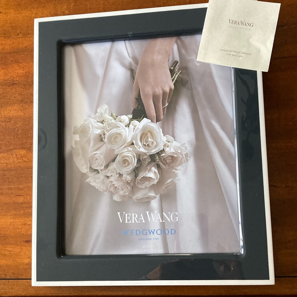 Brand new Vera Wang Wedgewood England 1759 8x10 photo stand up frame